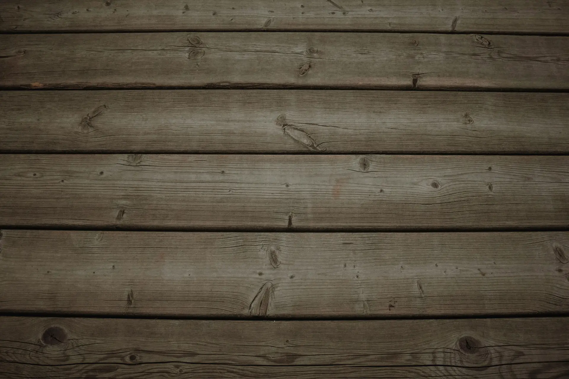 Image from Creative ways to incorporate hardwood sleepers into your backyard article